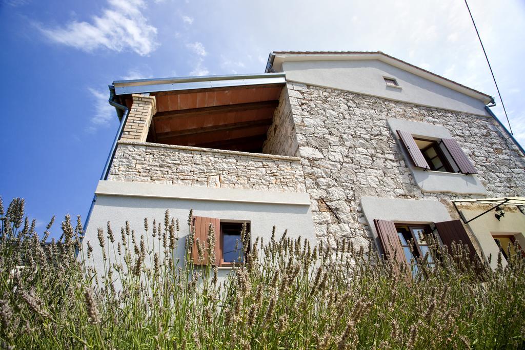 Holiday Home Stancija Becic Mugeba Eksteriør billede